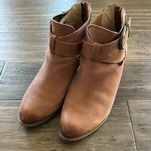 Vionic booties size 8.5